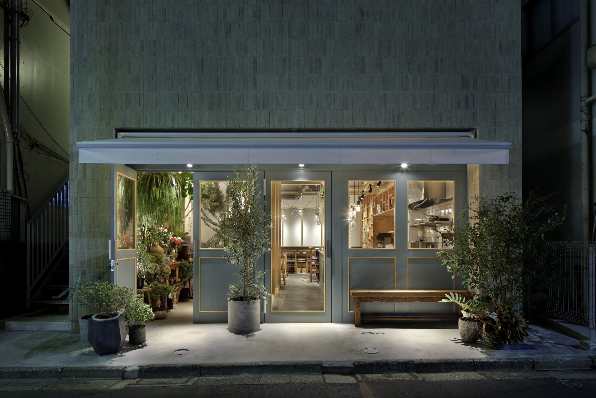 works_botanical-table-offf-trump-flowers_yoyogi01