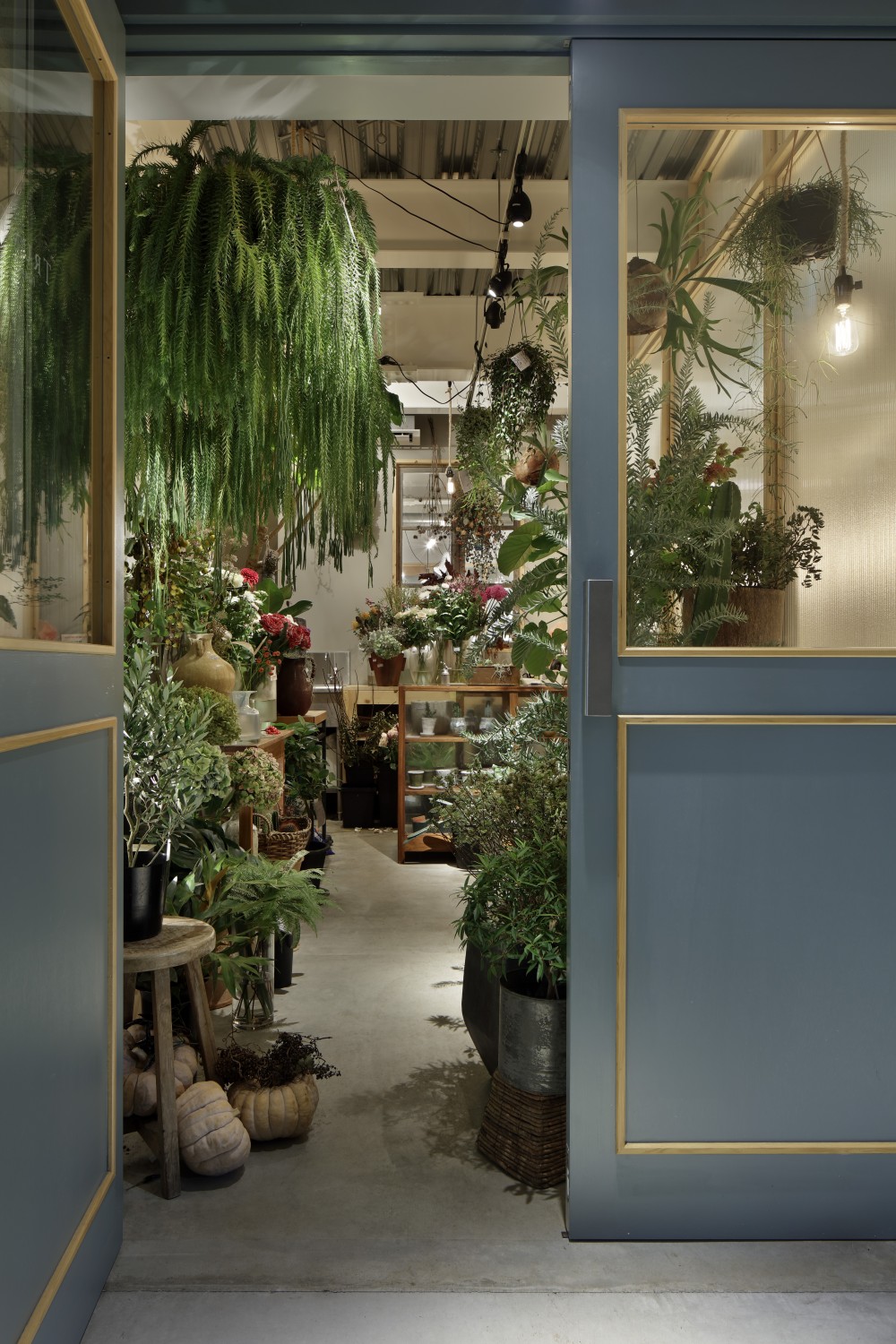 works_botanical-table-offf-trump-flowers_yoyogi02