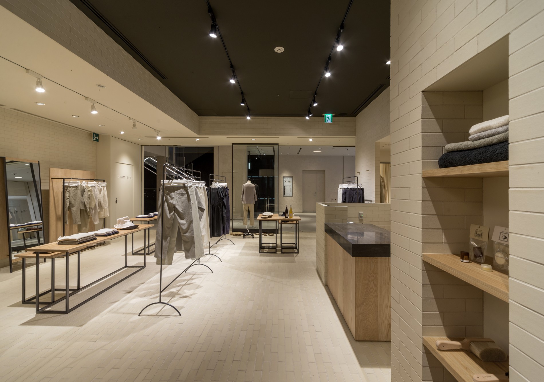 works_evam-eva_ginza06